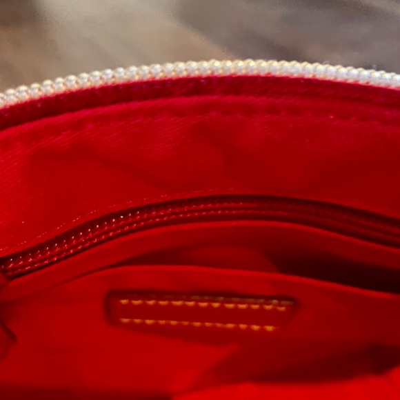 New Dooney & Bourke Small Crossbody with leather strap - Picture 4 of 10